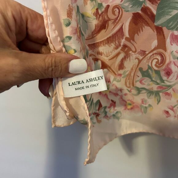 Vintage Laura Ashley Silk floral Scarf shabby cottage chic 35” square Italy pink - Picture 4 of 7